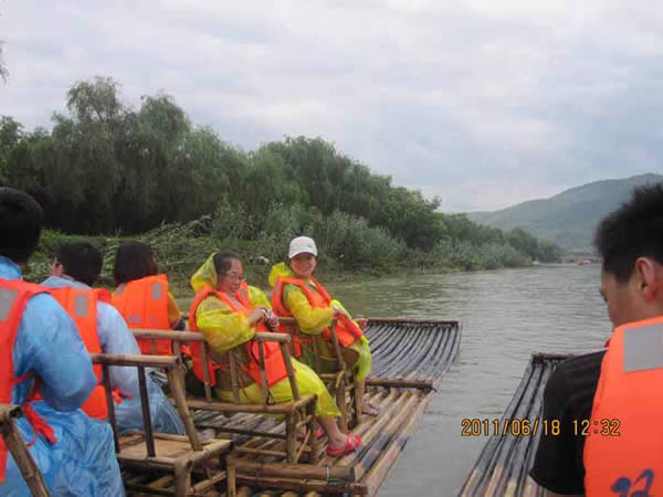 公司動(dòng)態(tài)=赴浙江旅游剪影(二)-雙溪漂流.jpg